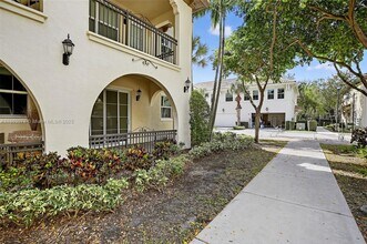 2938 St Thomas Dr in Hollywood, FL - Building Photo - Building Photo