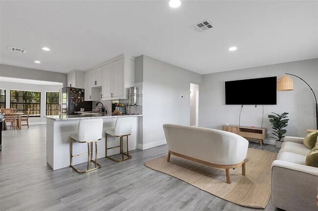 3857 Woodrow Ridge St in Sarasota, FL - Foto de edificio - Building Photo