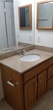 902 NE 209th St in Miami, FL - Building Photo - Building Photo