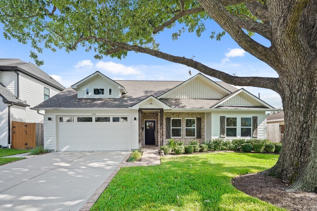 1722 Chippendale Rd in Houston, TX - Building Photo