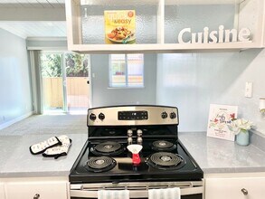 Leafy Grove in Castro Valley, CA - Building Photo - Building Photo