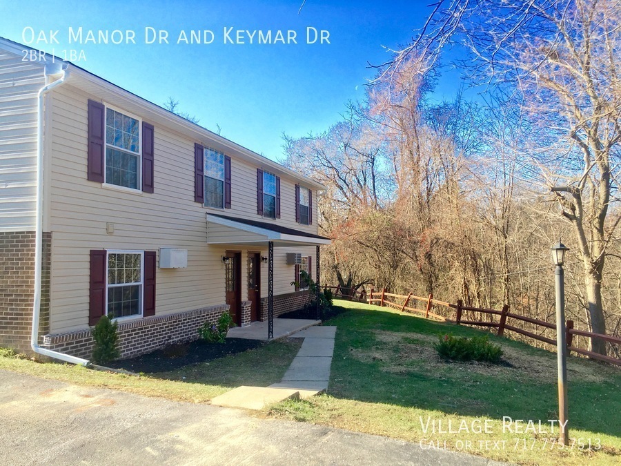 221 Oak Manor Dr in York, PA - Building Photo