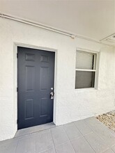 211 NW 7th Ct, Unit 211 in Boynton Beach, FL - Foto de edificio - Building Photo