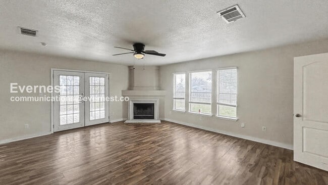 386 Siebert Dr in Kyle, TX - Foto de edificio - Building Photo