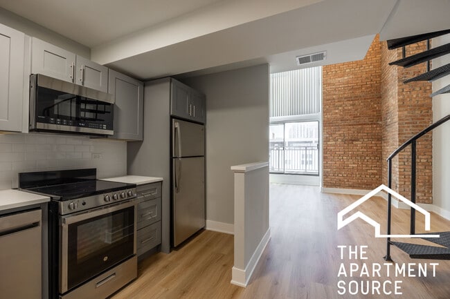 1223 N La Salle Dr, Unit 3C in Chicago, IL - Building Photo - Building Photo