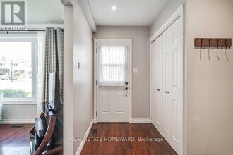 220 William Roe Blvd in Newmarket, ON - Building Photo - Building Photo