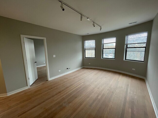 5456 N Sawyer Ave in Chicago, IL - Building Photo - Building Photo