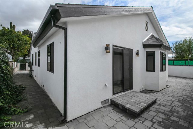 8143 Hazeltine Ave in Los Angeles, CA - Building Photo - Building Photo