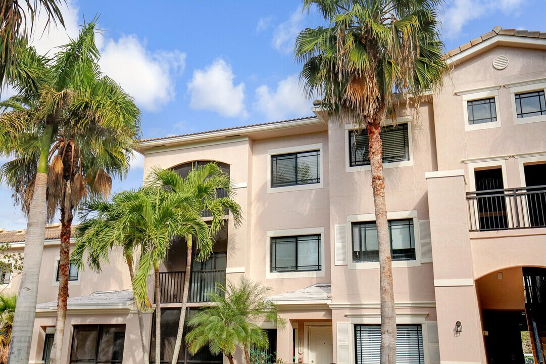 2801 Sarento Pl in Palm Beach Gardens, FL - Building Photo
