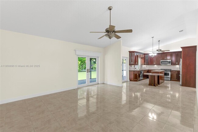 15800 Surrey Cir in Davie, FL - Building Photo - Building Photo