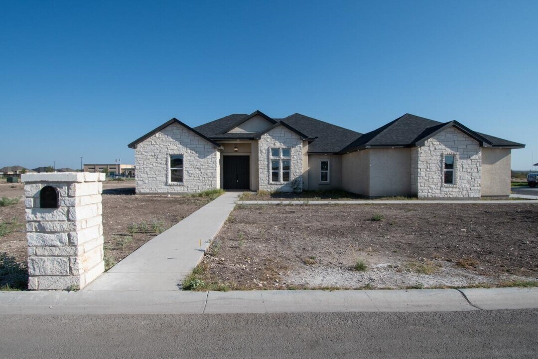 206 Persimmon Dr in Del Rio, TX - Foto de edificio