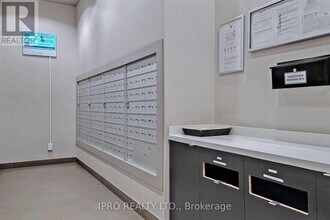 126 Simcoe St in Toronto, ON - Building Photo - Building Photo