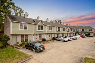 Tilley Townhomes in Houston, TX - Building Photo - Primary Photo