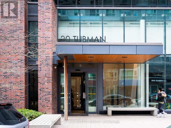 20-520 Tubman Ave in Toronto, ON - Building Photo - Building Photo