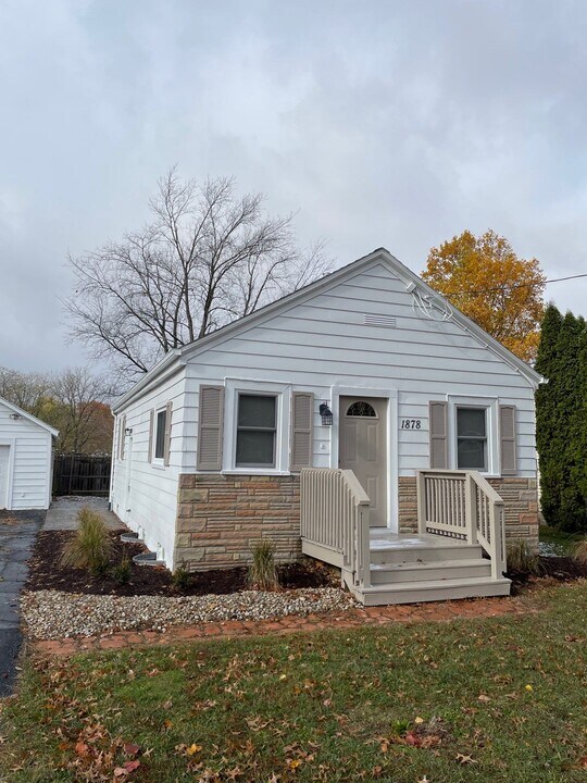 1878 Sequoia St in Cuyahoga Falls, OH - Building Photo