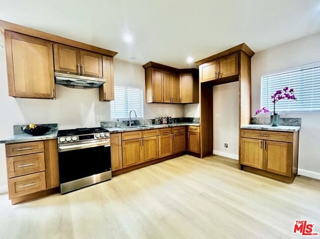 property at 2707 Kelburn Ave