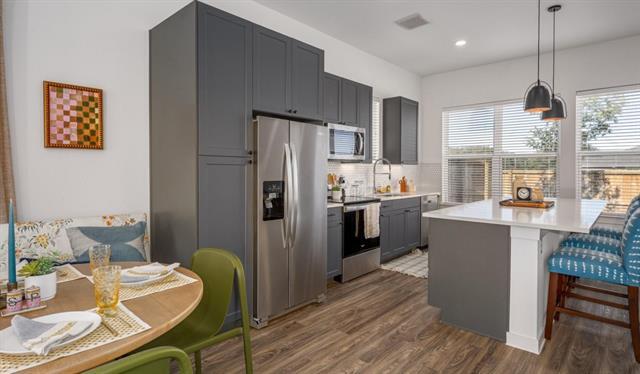 property at 2205 N Bonnie Brae St