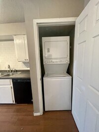 1801 E Lindsey St photo'