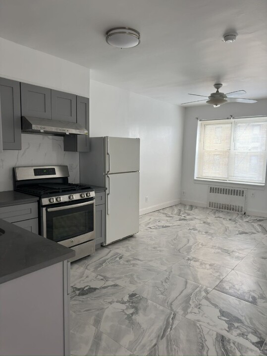 247 68th St, Unit 2 in Brooklyn, NY - Foto de edificio