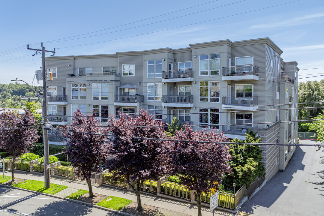 Luna Court in Seattle, WA - Foto de edificio