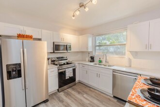 1409 E Waters Ave in Tampa, FL - Building Photo - Building Photo