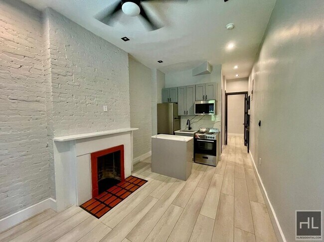 European-Style 1 Bedroom with Private Gard in New York, NY - Building Photo - Building Photo