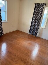 76 E Argyle St in Valley Stream, NY - Foto de edificio - Building Photo