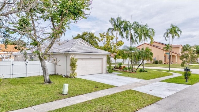 17851 NW 19th St in Pembroke Pines, FL - Building Photo - Building Photo