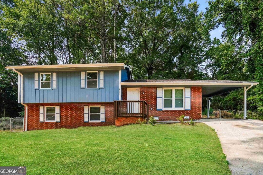 8755 Bellwood Ct in Riverdale, GA - Foto de edificio