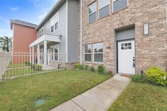 5262 Ella Blvd in Houston, TX - Foto de edificio - Building Photo