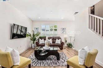 5559 Martinelli Way in Dublin, CA - Building Photo - Building Photo