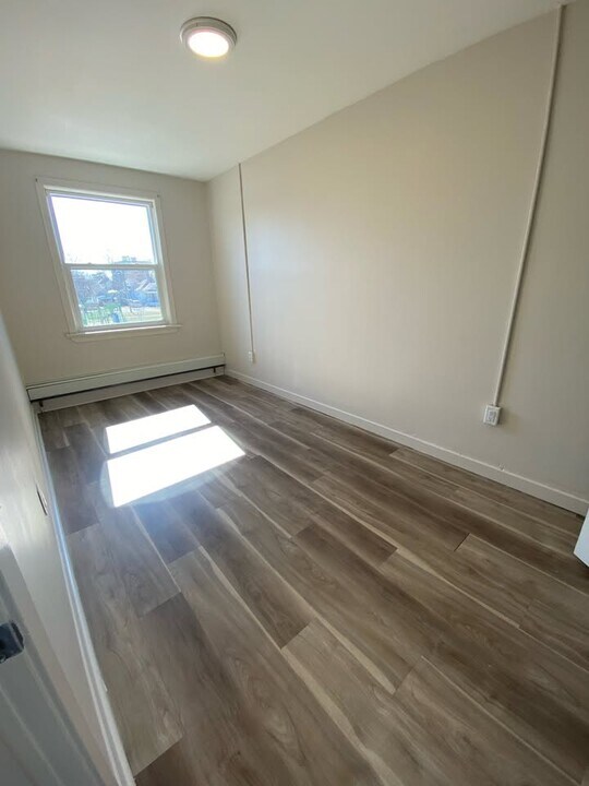 222 Maxwell St in Sarnia, ON - Building Photo