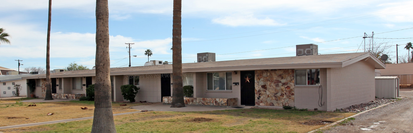 7025 E Wilshire Dr in Scottsdale, AZ - Foto de edificio