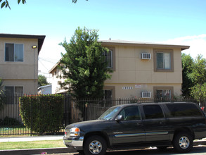 Schoenborn Apartments in Northridge, CA - Building Photo - Building Photo