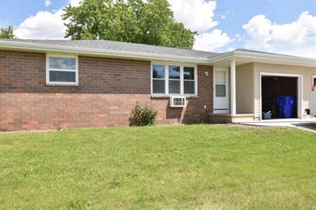 2702 N Mason St, Unit Left in Appleton, WI - Foto de edificio - Building Photo