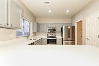 2523 W Amber Sun Dr in Phoenix, AZ - Building Photo - Building Photo
