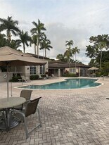 9783 Nob Hill Ct in Sunrise, FL - Building Photo