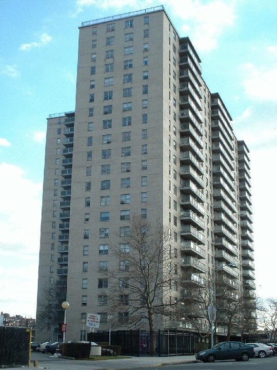 Scott Towers in Bronx, NY - Foto de edificio