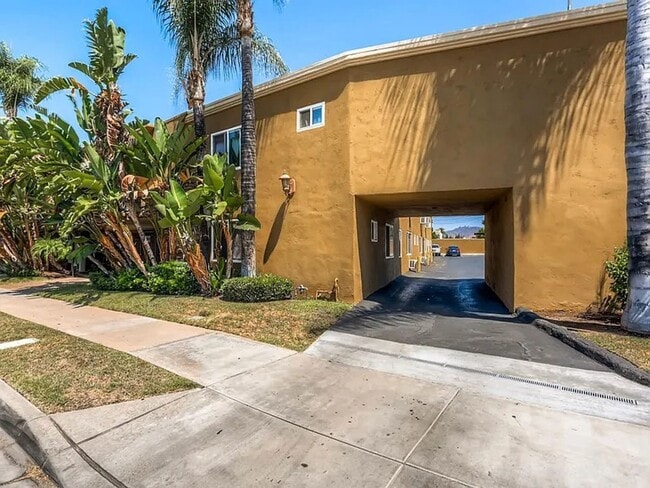 1160 E Lexington Ave in El Cajon, CA - Building Photo - Building Photo