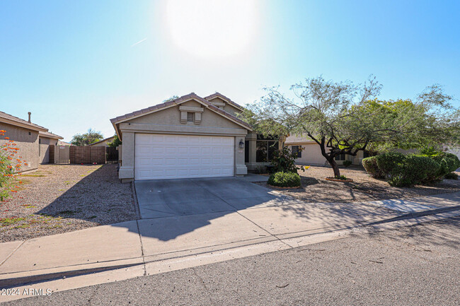 13021 N 30th St in Phoenix, AZ - Foto de edificio - Building Photo