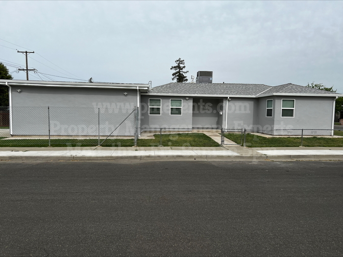2206 Buena Vista Ave in Stockton, CA - Building Photo