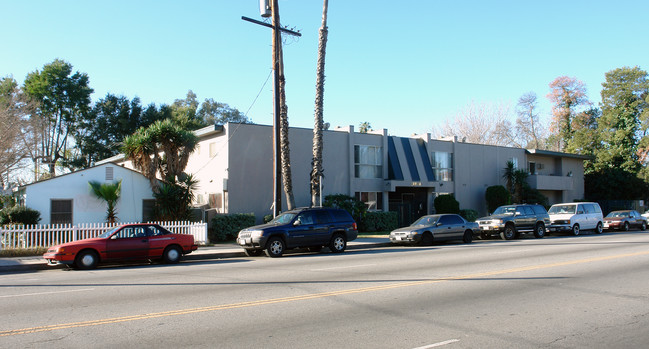 14814 Vanowen St in Van Nuys, CA - Building Photo - Building Photo