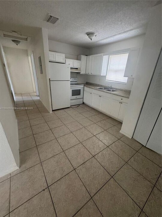 2856 NW 14th St in Fort Lauderdale, FL - Building Photo