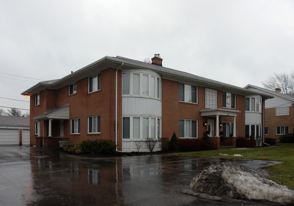 2148 Richards Rd in Ottawa Hills, OH - Foto de edificio