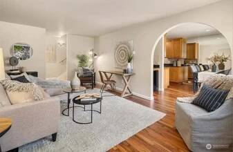 12252 SE 59th St in Bellevue, WA - Foto de edificio - Building Photo