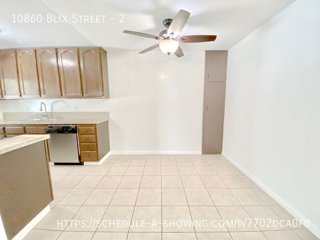 10860 Blix St in Los Angeles, CA - Building Photo - Building Photo