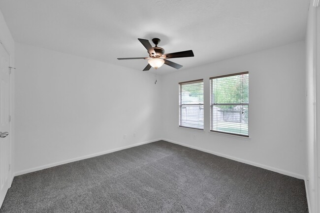 property at 5440 N Buffalo Cir