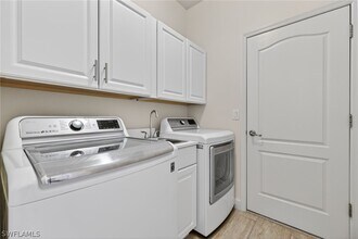 10464 Yorkstone Dr in Bonita Springs, FL - Building Photo - Building Photo