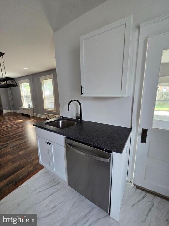 393 N York St in Pottstown, PA - Building Photo
