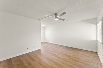 940 W Gage Ave in Los Angeles, CA - Building Photo - Building Photo